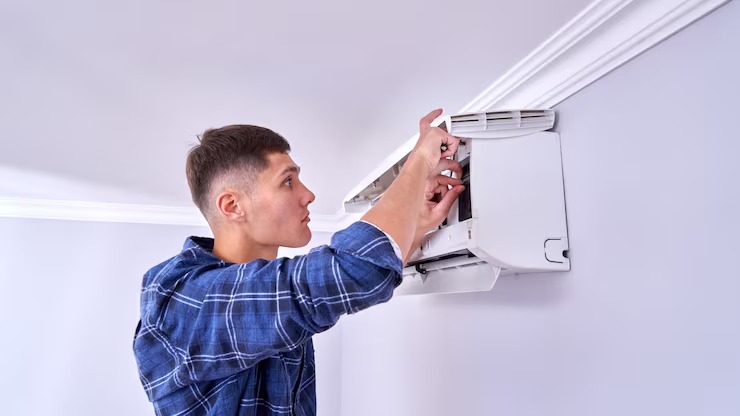 imgi_20_caucasian-male-master-blue-shirt-cleans-filters-installs-fixes-air-conditioner-indoors_154092-572