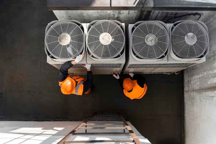 imgi_26_men-working-with-equipment-full-shot_23-2148921408