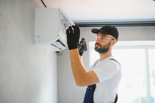 imgi_90_happy-male-technician-repairing-air-conditioner_255667-83314